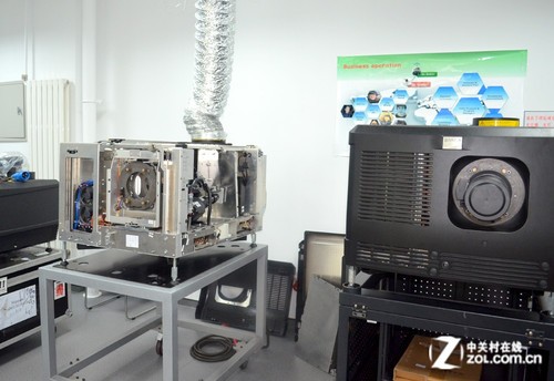BIRTV2013：巴可发布最小影院DP2K-8S 